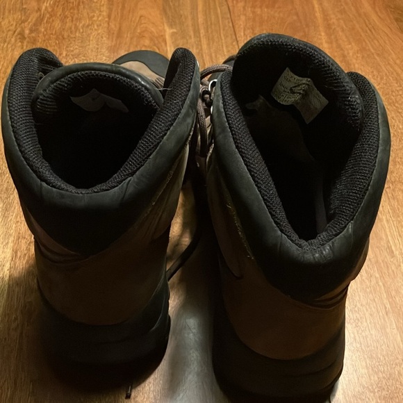 Vasque leather hikers size 8 men’s like new - Picture 12 of 14